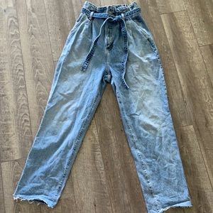 Mom jeans, tie waistband